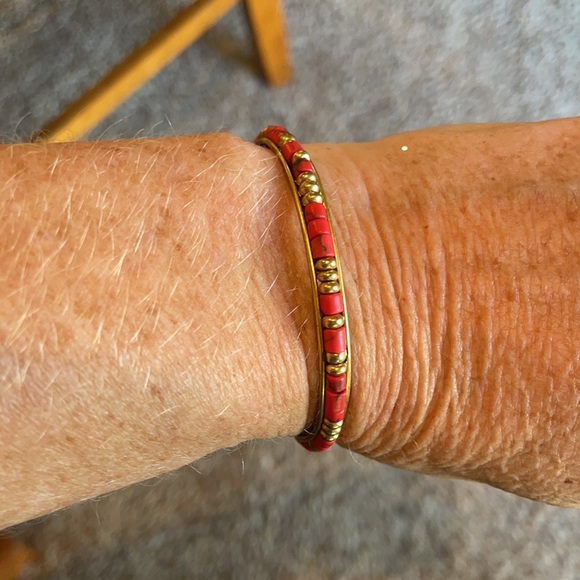 Stella & Dot bliss cuff gold bracelet barrel shaped coral beads - Picture 5 of 6